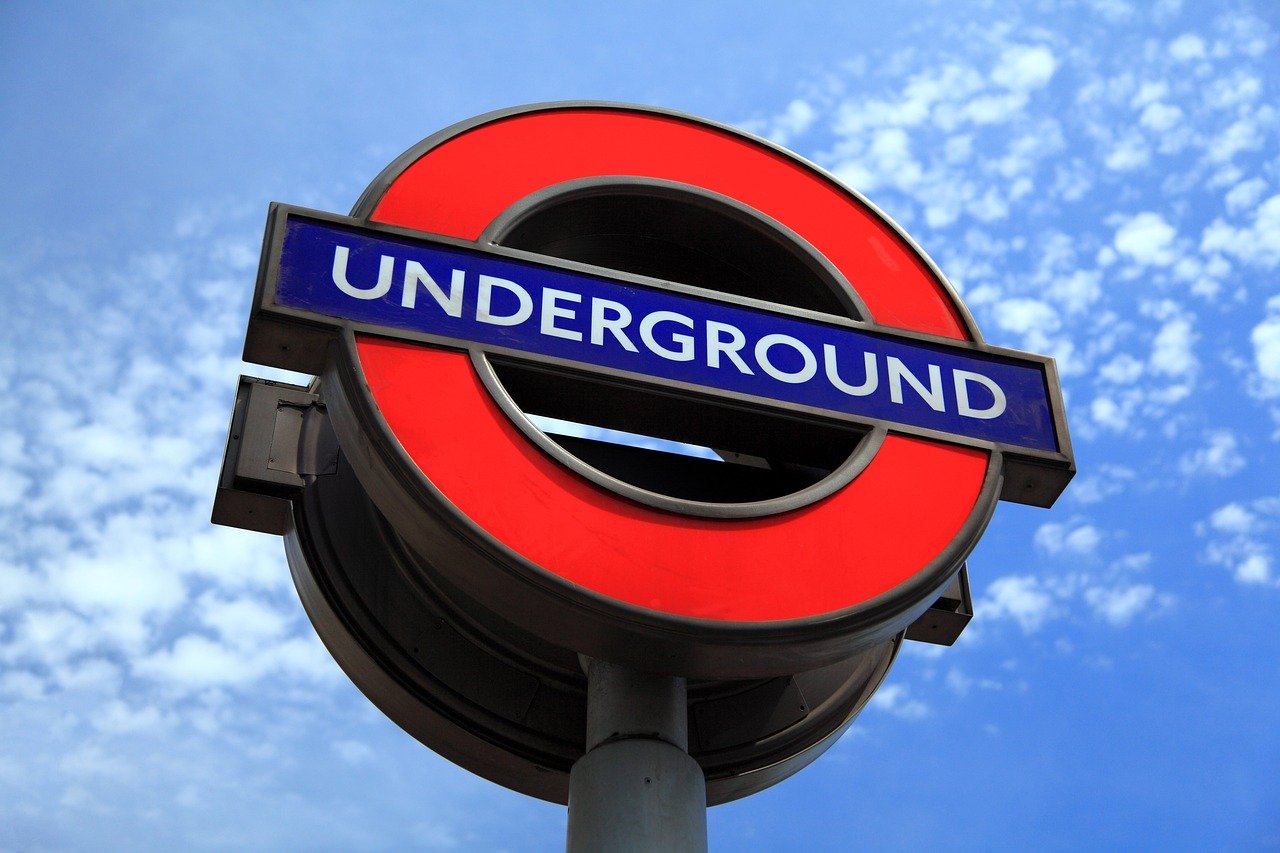 How to Travel on LONDON underground?